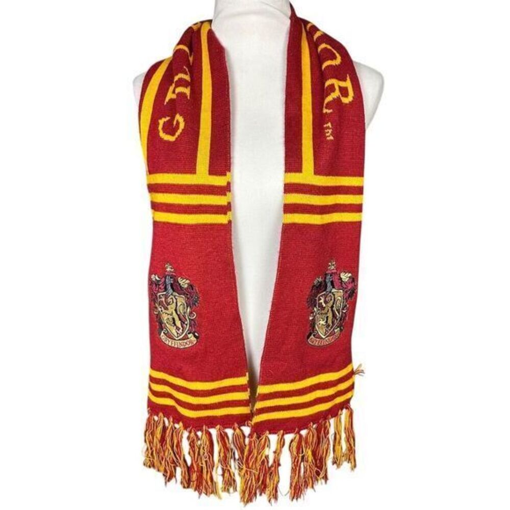 The Wizarding World of Harry Potter Gryffindor Scarf - Universal Studios Orlando